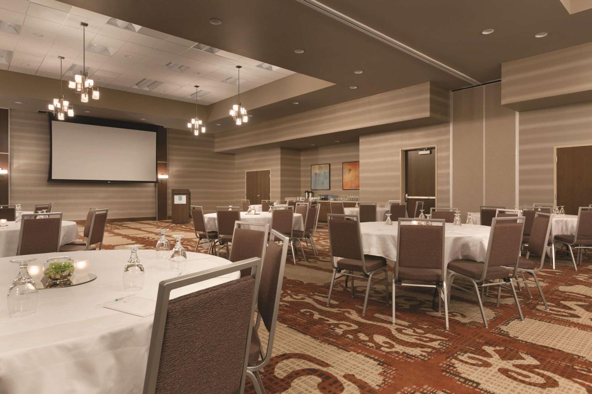 Embassy Suites By Hilton Akron Canton Airport North Canton Buitenkant foto